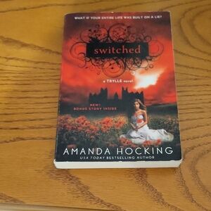 Switched by Amanda Hocking YA Paperback